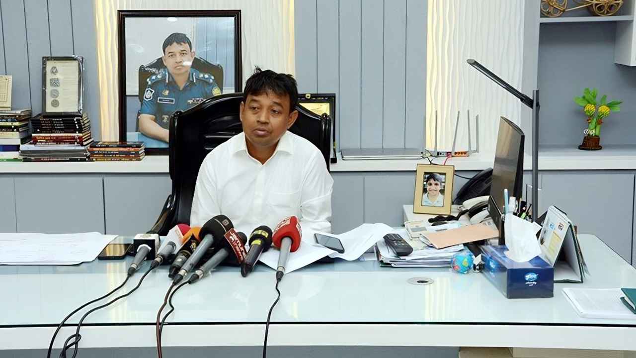 গ্রেফতার যুবদলের তিন নেতা বাড়িতে বোমা বানাতেন: ডিবি হারুন