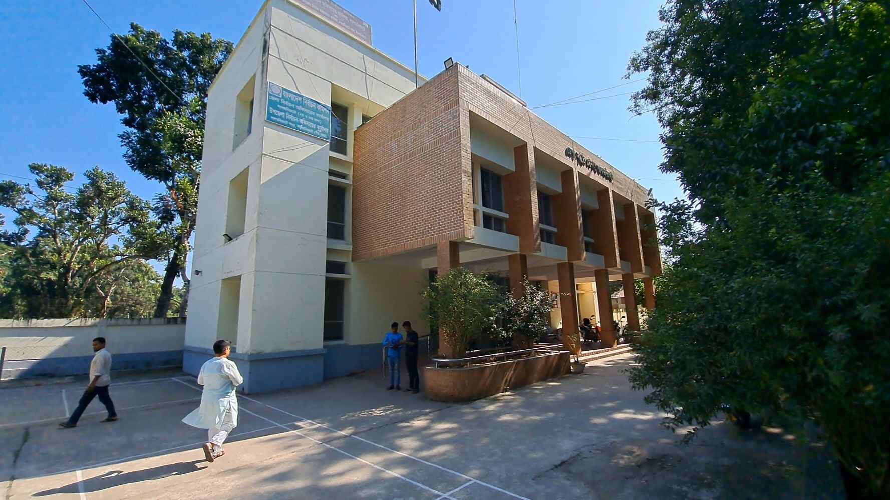 লালমনিরহাটে তিন আসনে মনোনয়নপত্র জমা দিলেন ২২ প্রার্থী