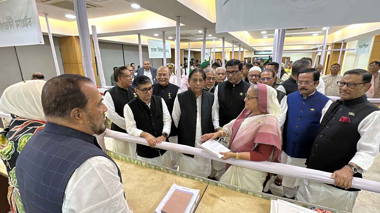 মনোনয়ন বঞ্চিত হওয়ার শঙ্কায় বিতর্কিতরা