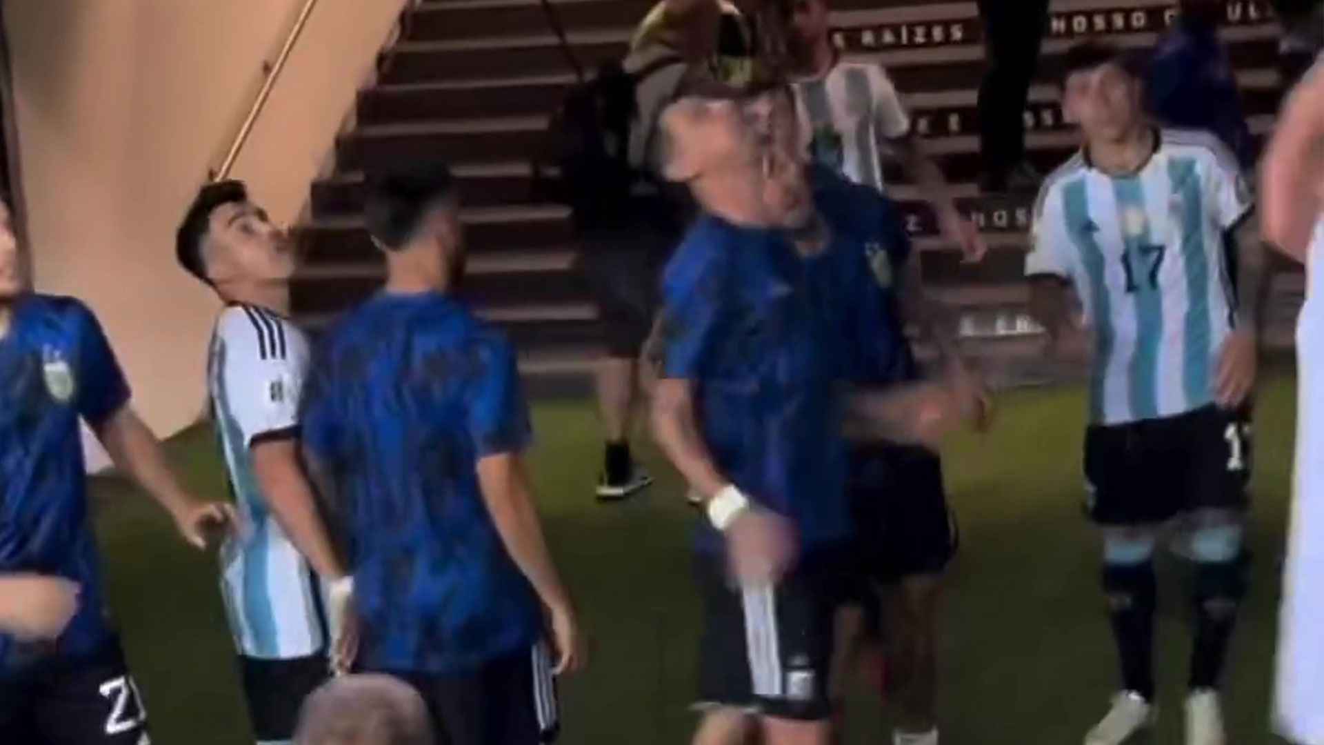 ব্রাজিল সমর্থকদের থুতু দিয়েছেন ডি মারিয়া