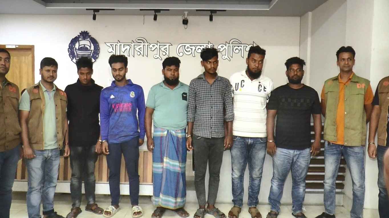 মাদারীপুরে তেল চোর চক্রের মূলহোতাসহ গ্রেফতার ৬