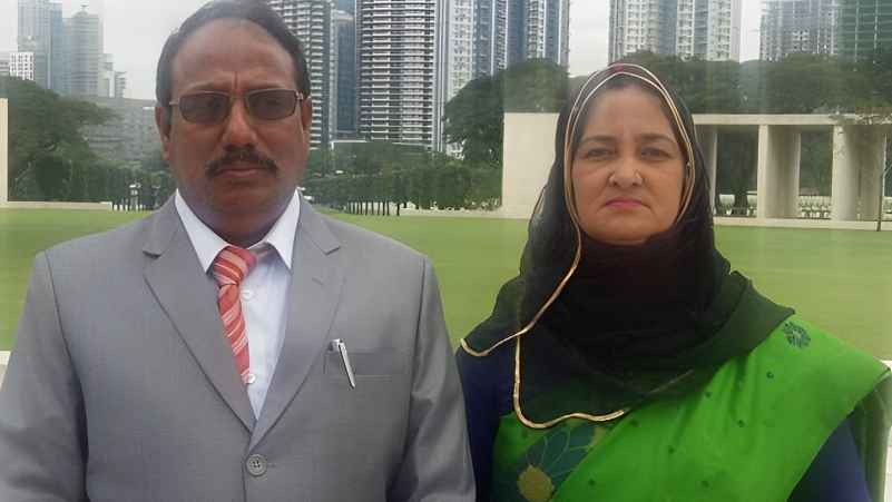 স্বামী নৌকার মাঝি, স্ত্রীও কিনলেন মনোনয়নপত্র