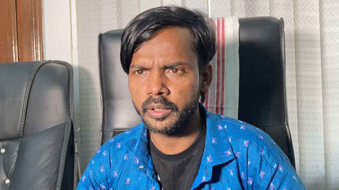 ডিবি কার্যালয়ে হিরো আলম