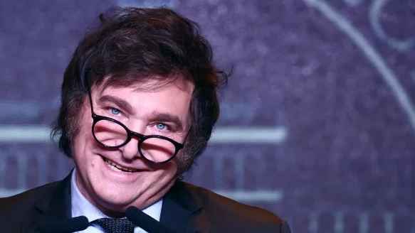 আর্জেন্টিনার ‘মিনি ট্রাম্প’ হাভিয়ের মিলেই নতুন প্রেসিডেন্ট