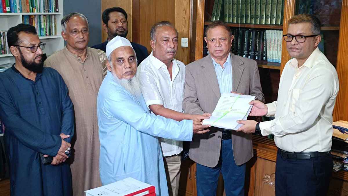 সরকারের সুষ্ঠু ভোটের আশ্বাসে নির্বাচন করছি: একরামুজ্জামান