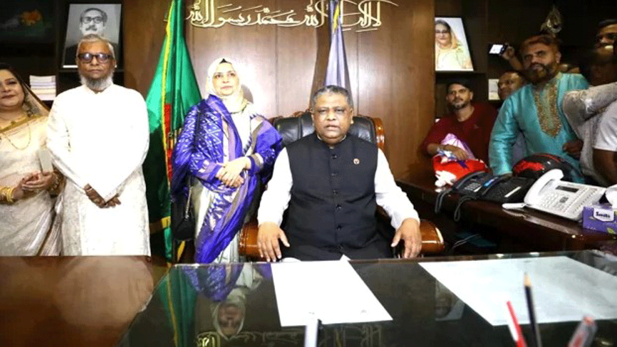 সিসিক মেয়র দায়িত্ব গ্রহণ করলেন আনোয়ারুজ্জামান চৌধুরী