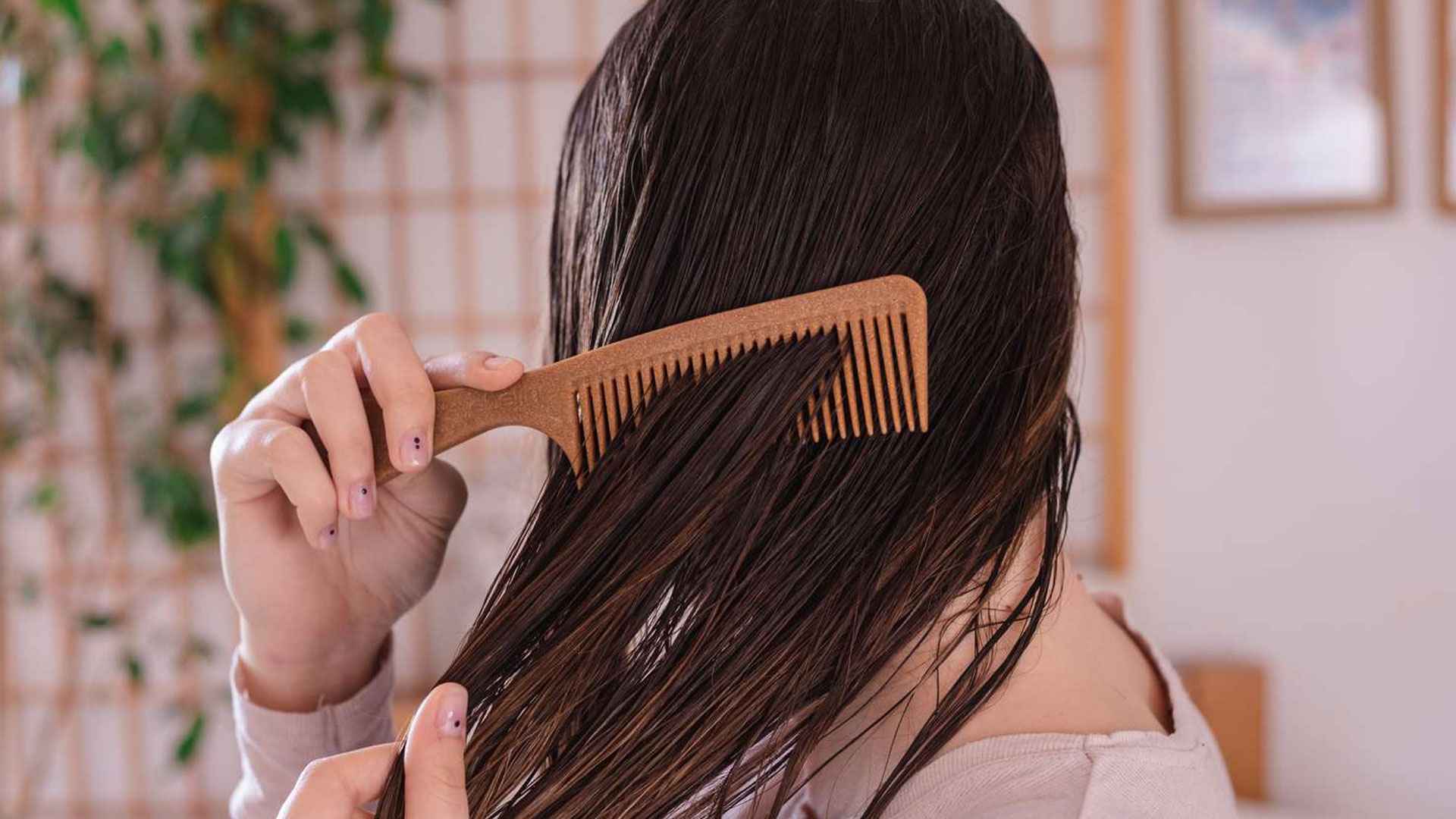 চুল সোজা করার ৫ ঘরোয়া উপায়