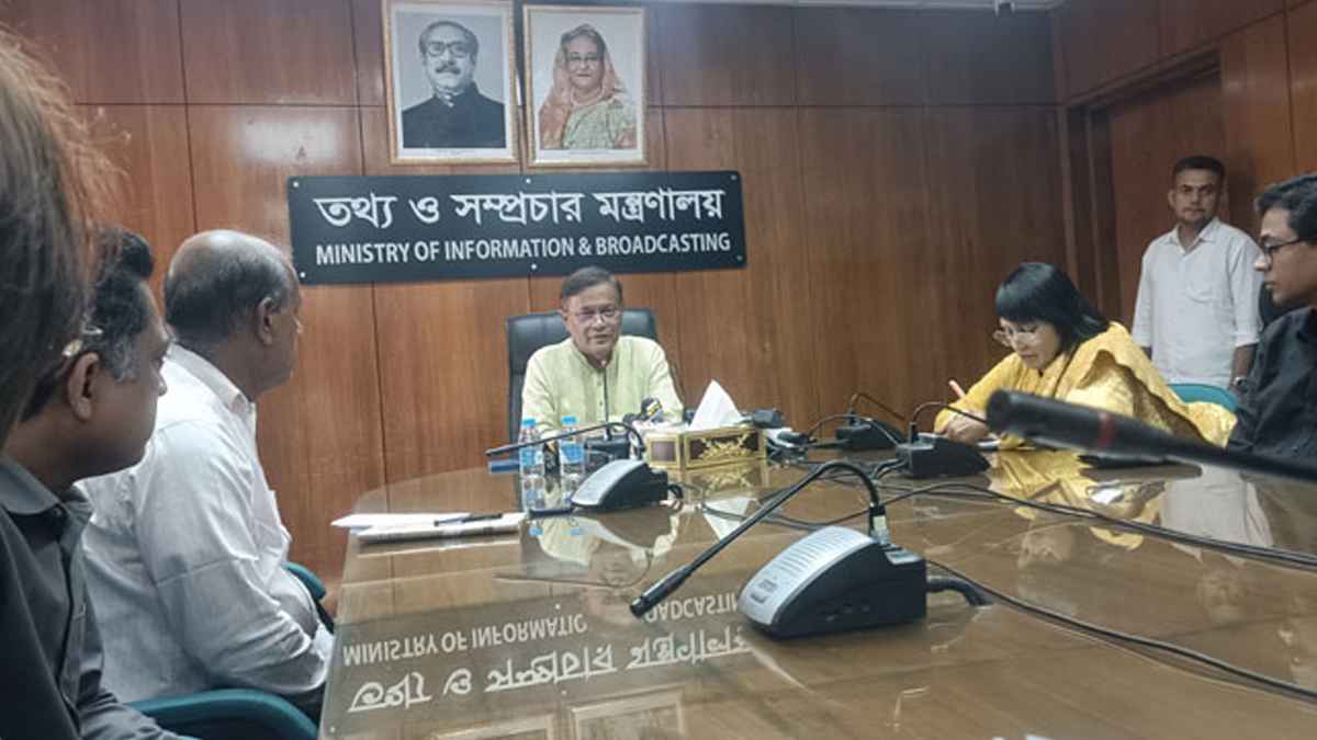 বিএনপি এখন পশ্চিমের দিকে তাকিয়ে থাকে: তথ্যমন্ত্রী