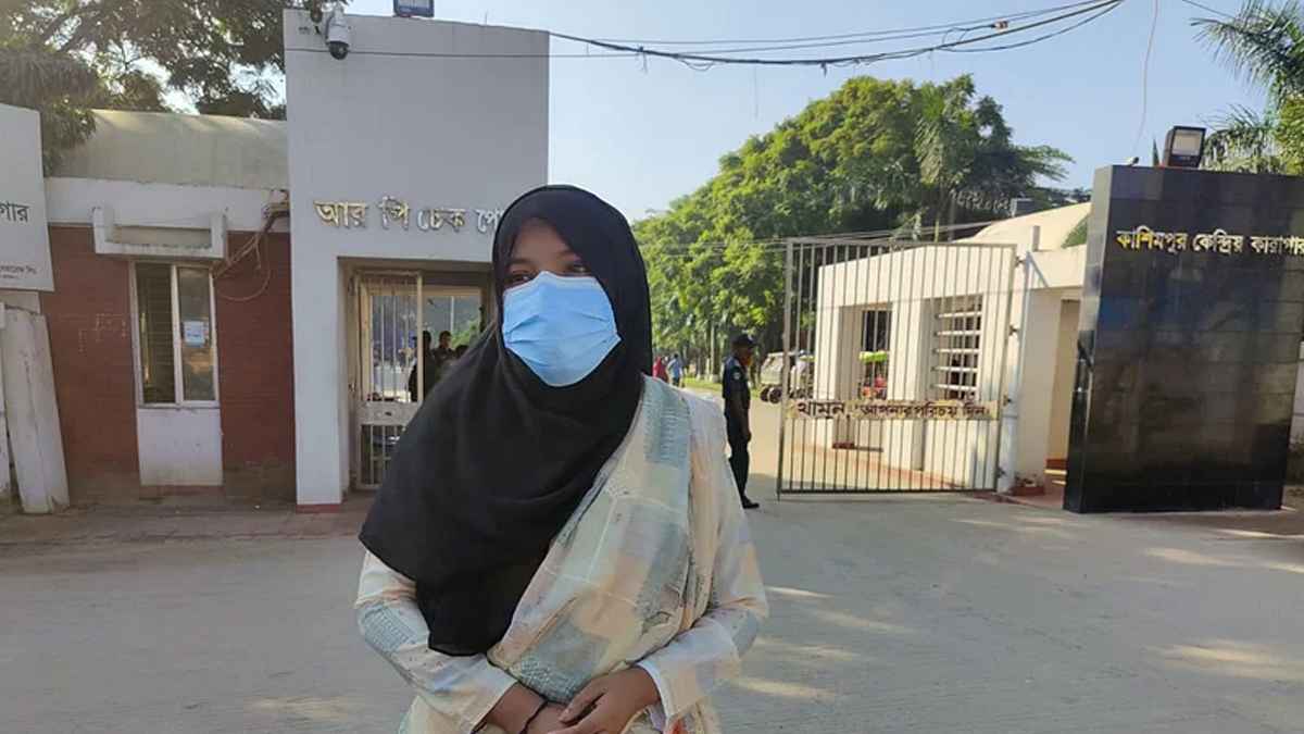 ১৪ মাস পর কারামুক্ত জবি শিক্ষার্থী খাদিজা