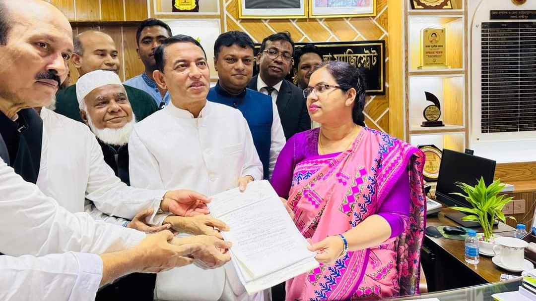 লক্ষ্মীপুর-২ আসনে মনোনয়নপত্র জমা দিলেন নৌকার প্রার্থী নয়ন