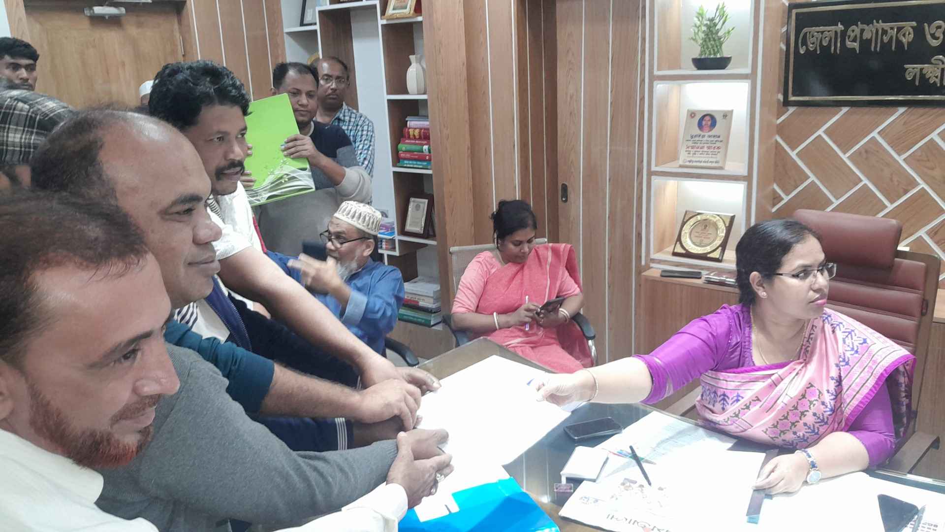 স্বতন্ত্র প্রার্থী শামীমের পক্ষে মনোনয়নপত্র জমা