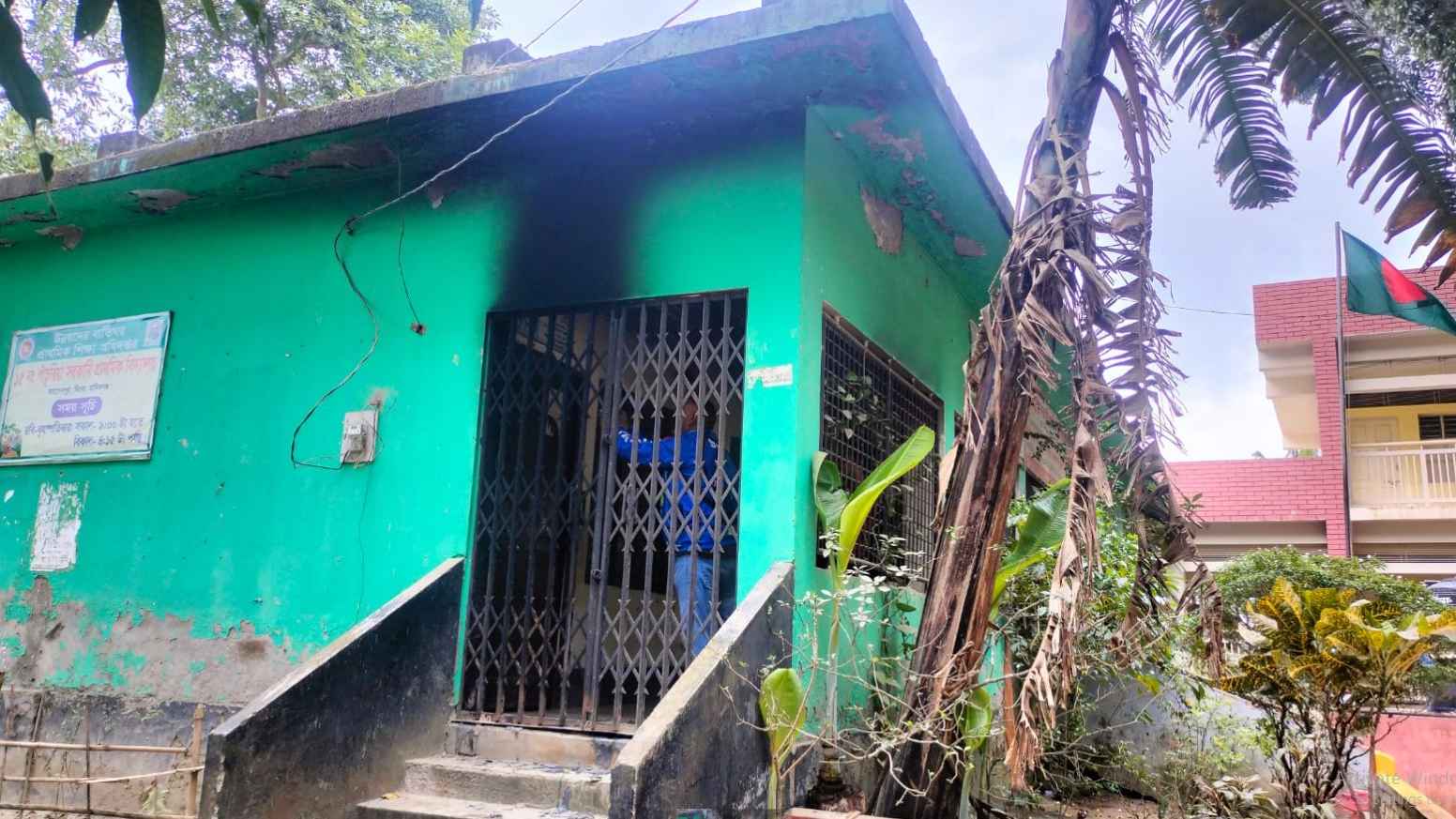 মানিকগঞ্জে বিদ্যালয়ে আগুন