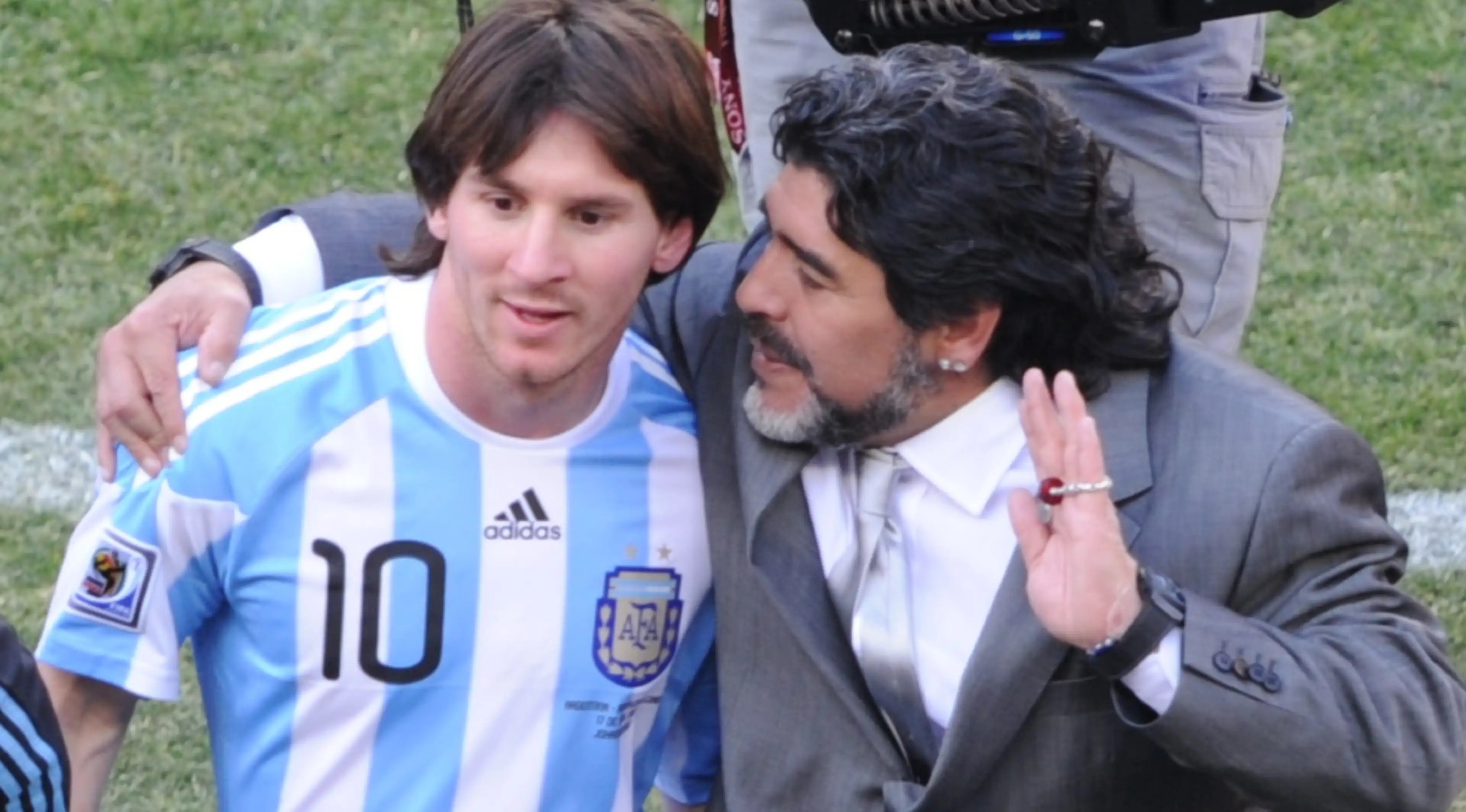 messi_maradona_20231030_095252863 messi_maradona_20231030_095252863