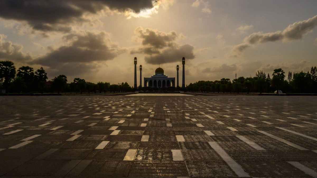 মধ্যপন্থা ইসলামের অন্যতম বৈশিষ্ট্য