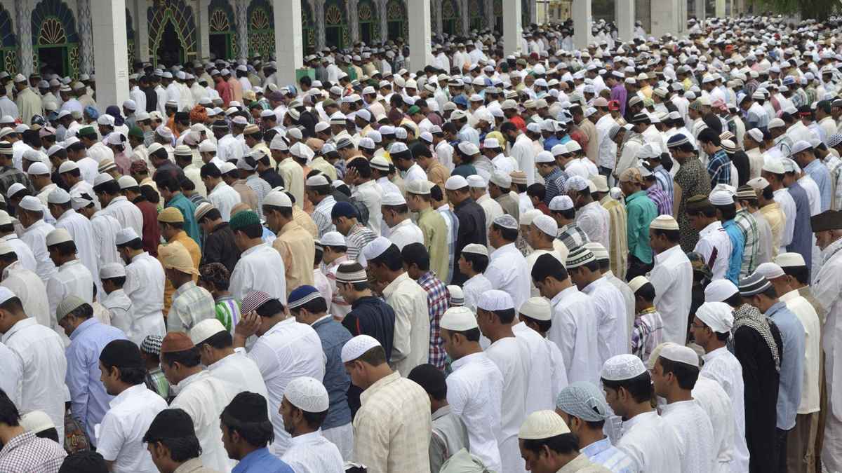 নামাজে কাতার সোজা রাখার গুরুত্ব ও ফজিলত