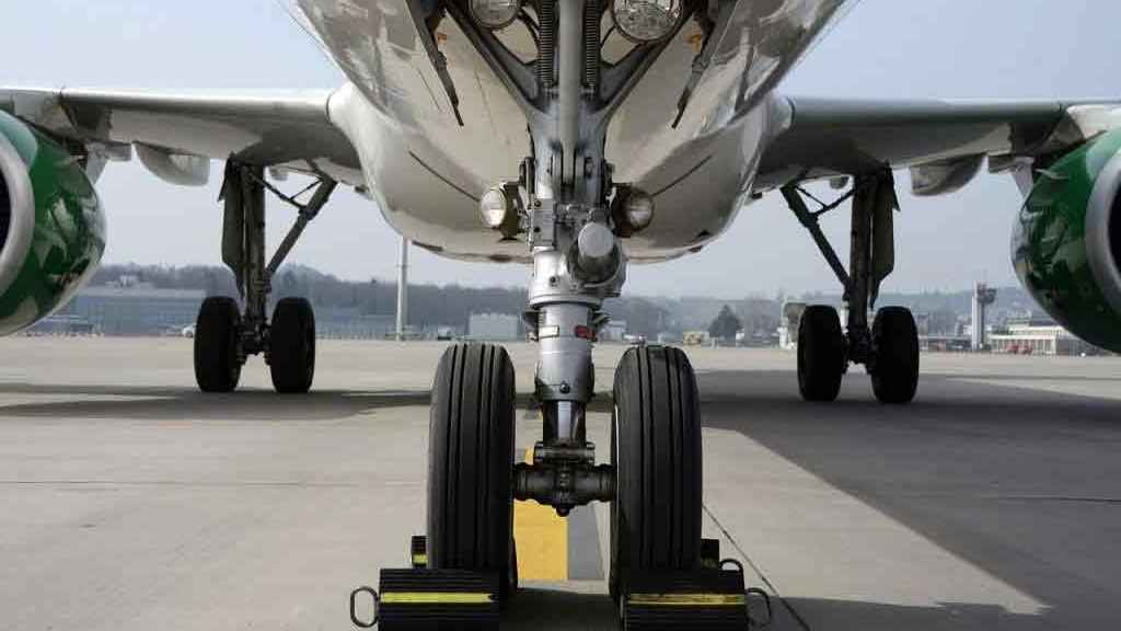 বিমানের চাকায় কেন গ্যাস ব্যবহার করা হয়?