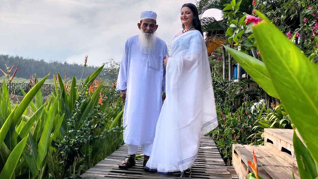 পরীমণির প্রিয় নানাভাই আর নেই