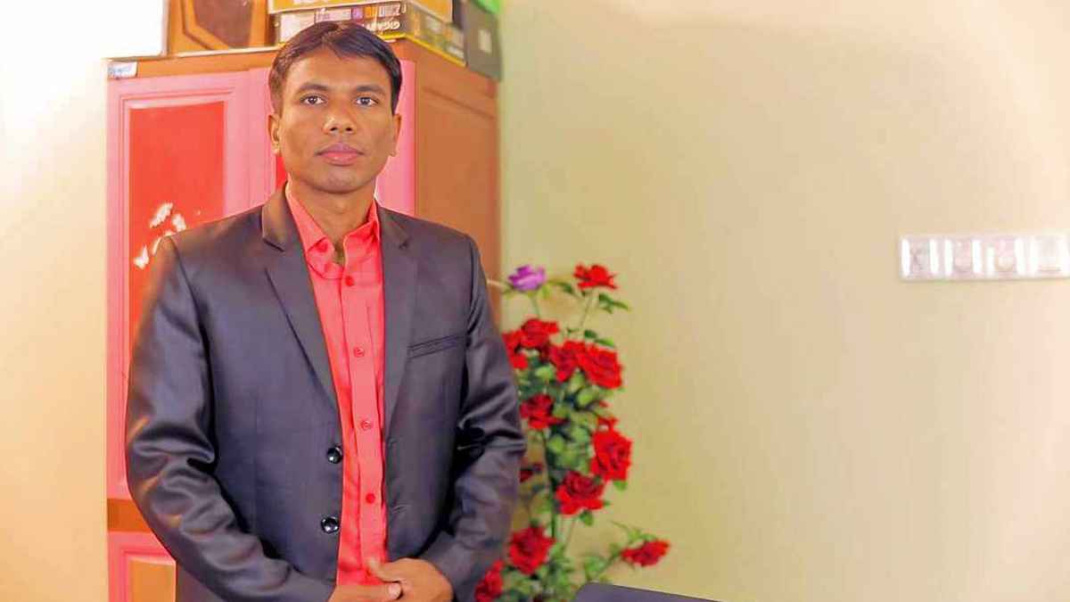 রাজমিস্ত্রী এখন ফ্রিল্যান্সার, মাসে আয় আড়াই লাখ