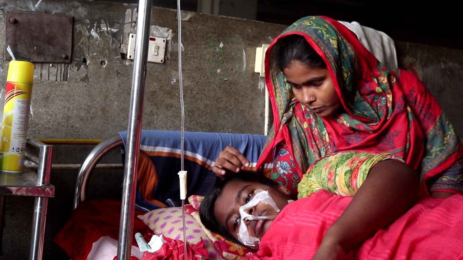 প্রসূতির পেটে গজ রেখে দেওয়ার অভিযোগ