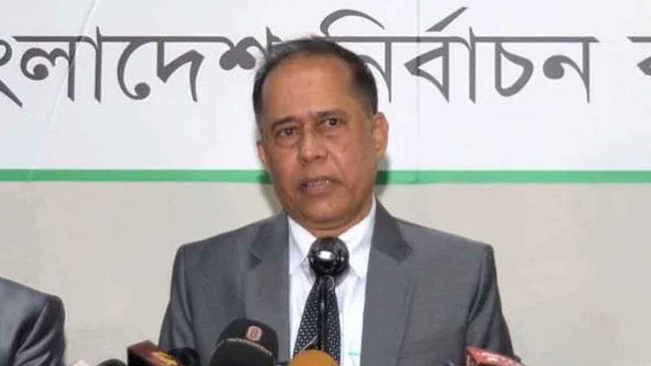 গত দুই নির্বাচনে বিতর্কের চাপ আমাদের ওপর: সিইসি