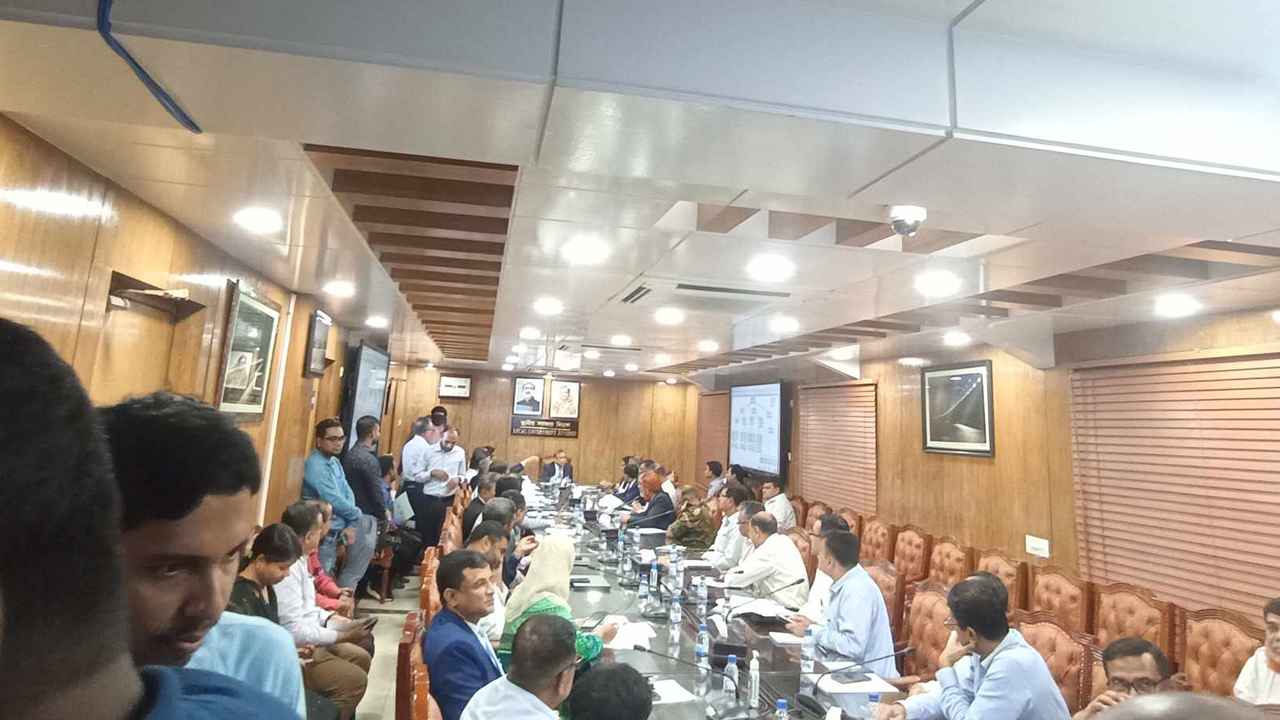 জন্ম-মৃত্যু নিবন্ধনের আলোচনায় সাংবাদিকদের ডেকেও বের করে দিলেন মন্ত্রী