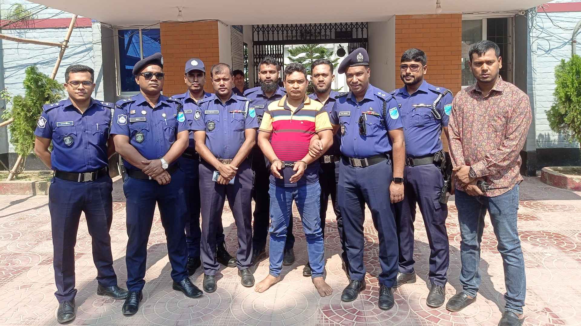 মানিকগঞ্জে রোখসানা হত্যার রহস্য উদঘাট, আসামি গ্রেফতার