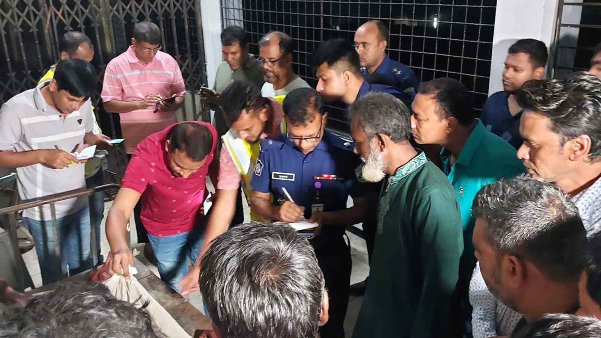 কিশোর গ্যাংয়ের ছুরিকাঘাতে প্রাণ গেল স্কুলছাত্রের
