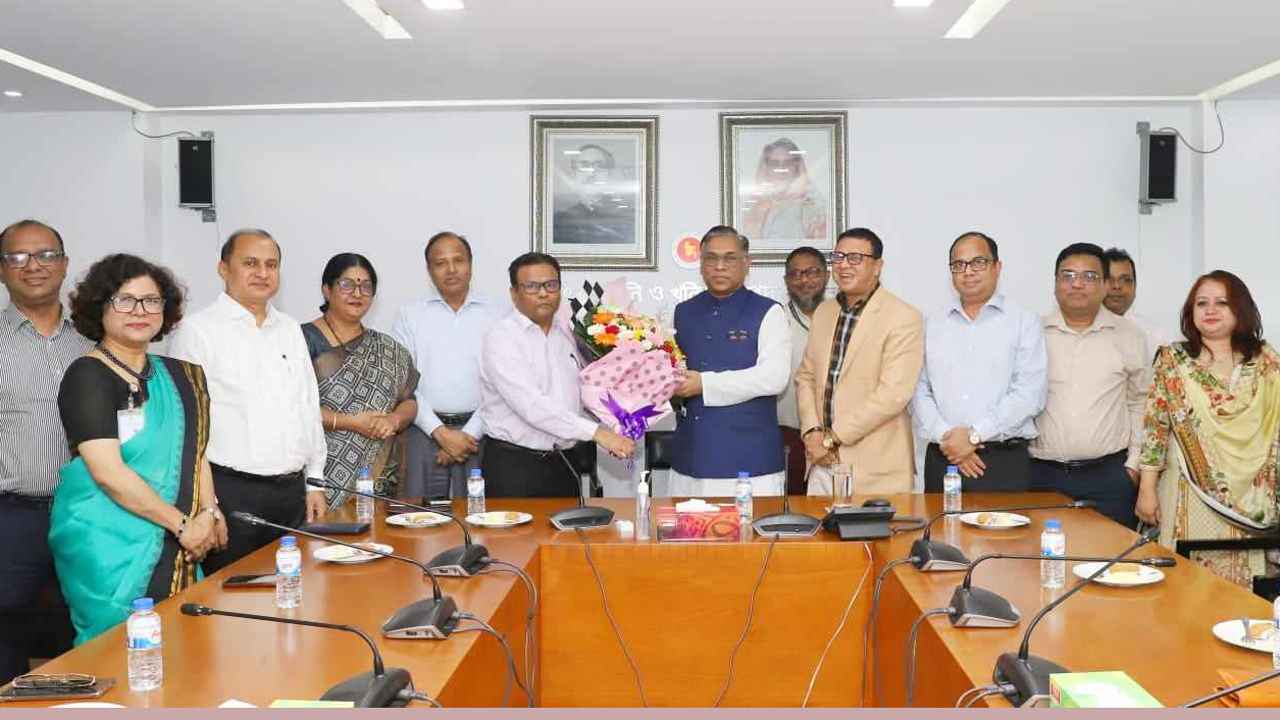 ঘরে-ঘরে বিদ্যুৎ পেয়ে গ্রাহকদের আকাঙ্ক্ষা বেড়েছে: প্রতিমন্ত্রী