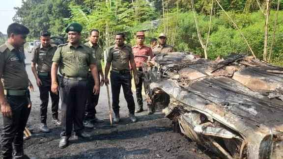 রাজশাহীতে পুলিশ সার্জেন্টের প্রাইভেট কারে অগ্নিসংযোগ