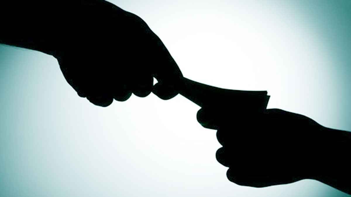 ঘুষদাতা ও গ্রহীতা যে শাস্তি ভোগ করবে