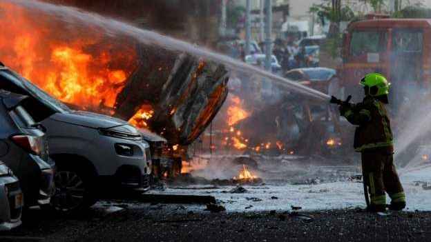 হামাস যোদ্ধাদের ‘আল-আকসা স্ট্রম’ অভিযানে লণ্ডভণ্ড ইসরায়েল