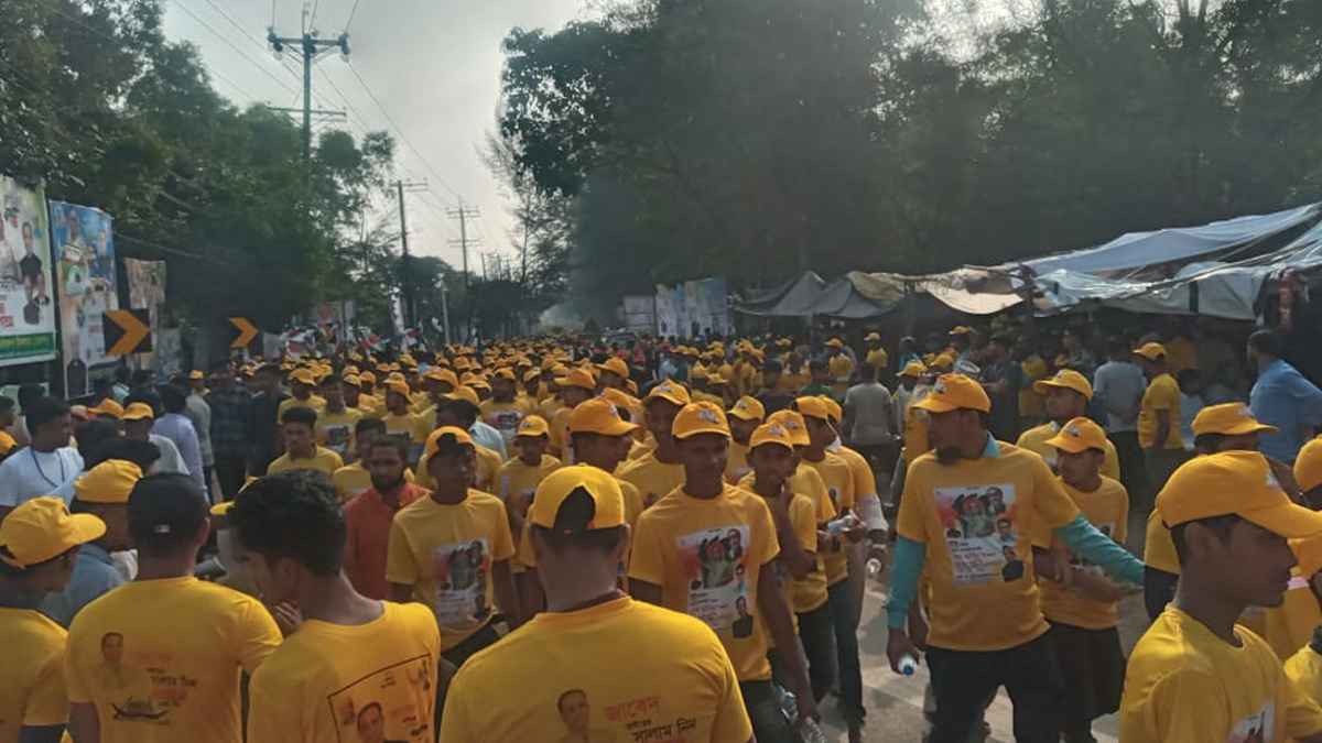 প্রধানমন্ত্রীর জনসভা দুপুরে, সকাল থেকে নেতাকর্মীদের স্রোত