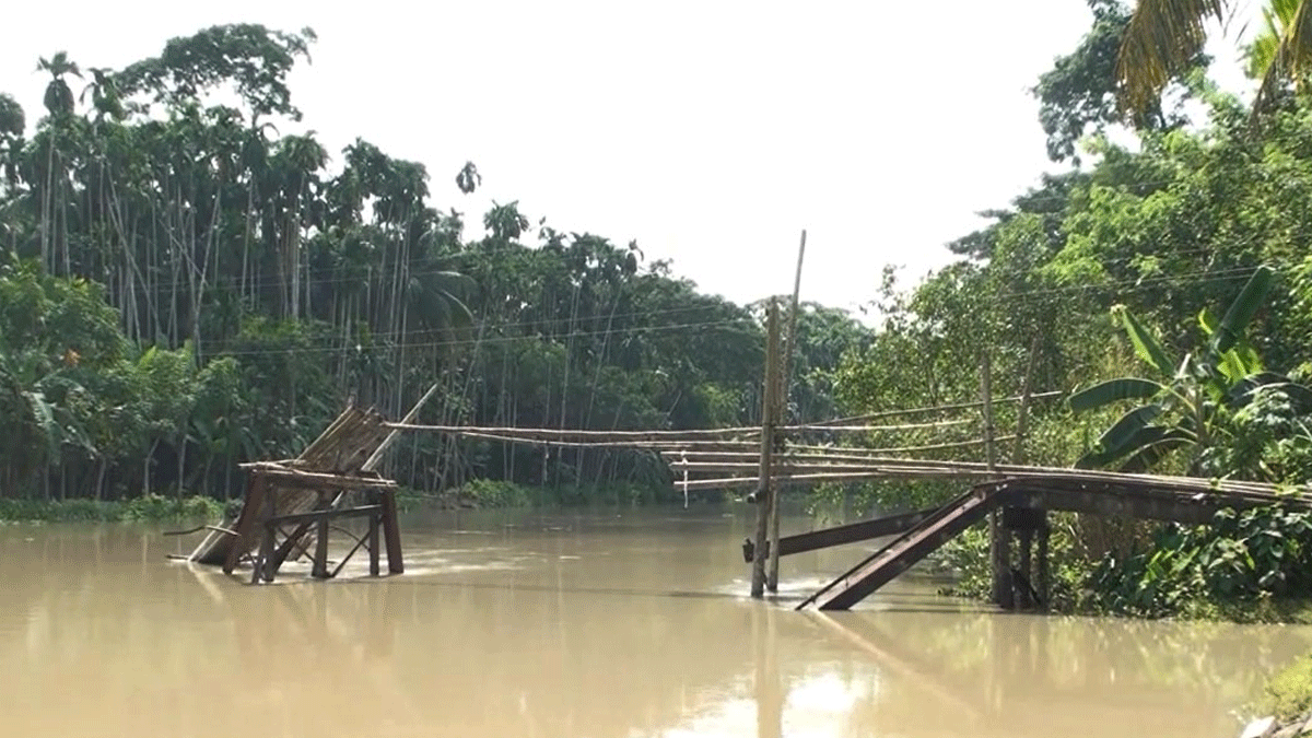 বাগেরহাটে একটি ব্রিজের জন্য ১০ গ্রামের মানুষের ভোগান্তি