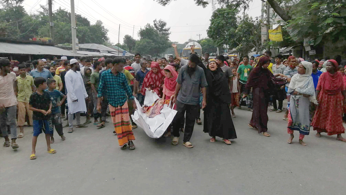 রোহান হত্যাকারিদের গ্রেফতারের দাবিতে লাশ নিয়ে মহাসড়ক অবরোধ