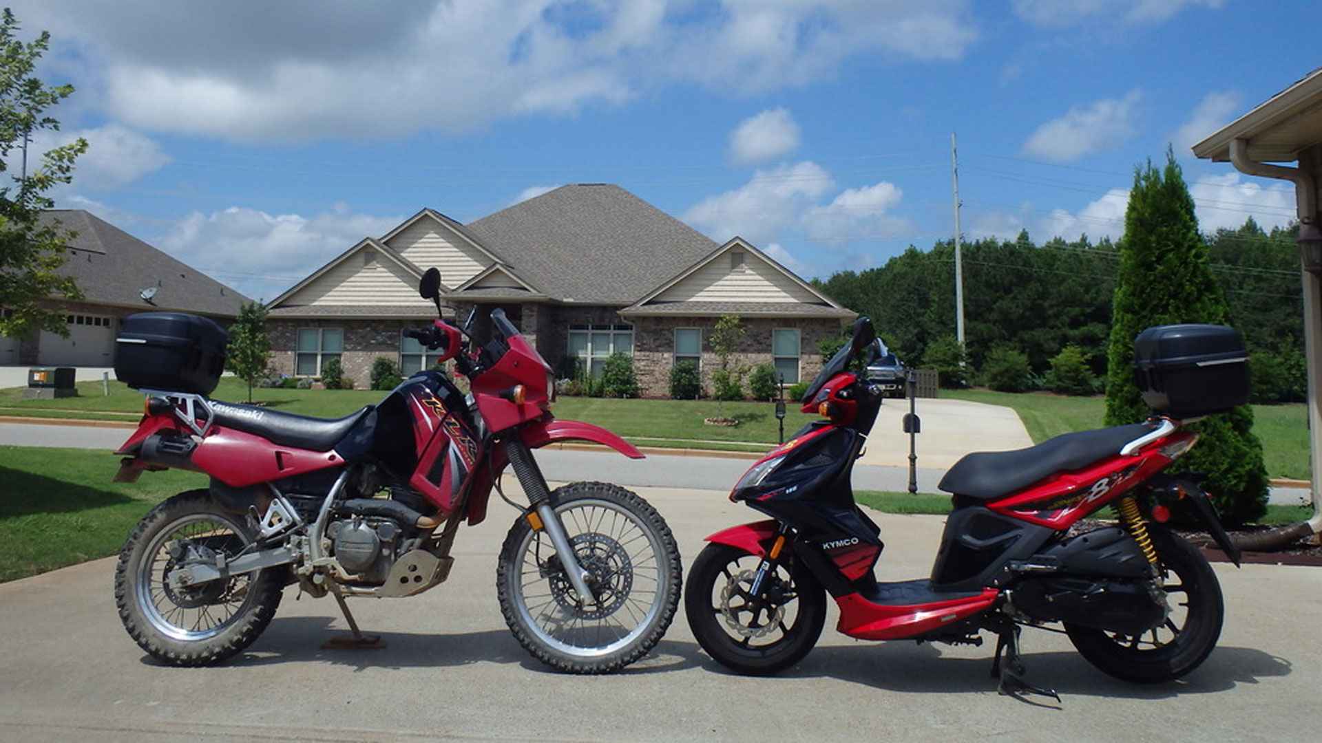 বাইক না স্কুটার, কোনটি কিনবেন?