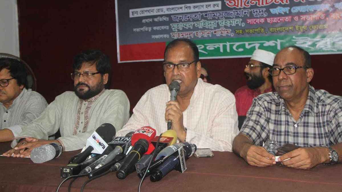 ‘ঠ্যাং ভেঙে দেব, মগের মুল্লুক পাইছেন?’