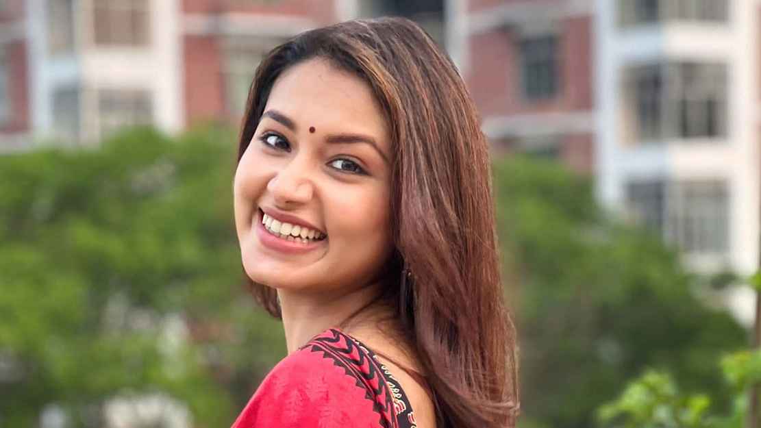 এফডিসি থেকে ফারিণের আইফোন চুরি