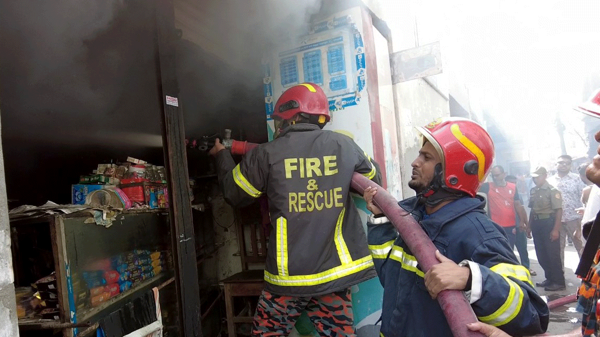 রাজশাহীতে মুদি দোকানে আগুন, লাখ টাকার ক্ষতি