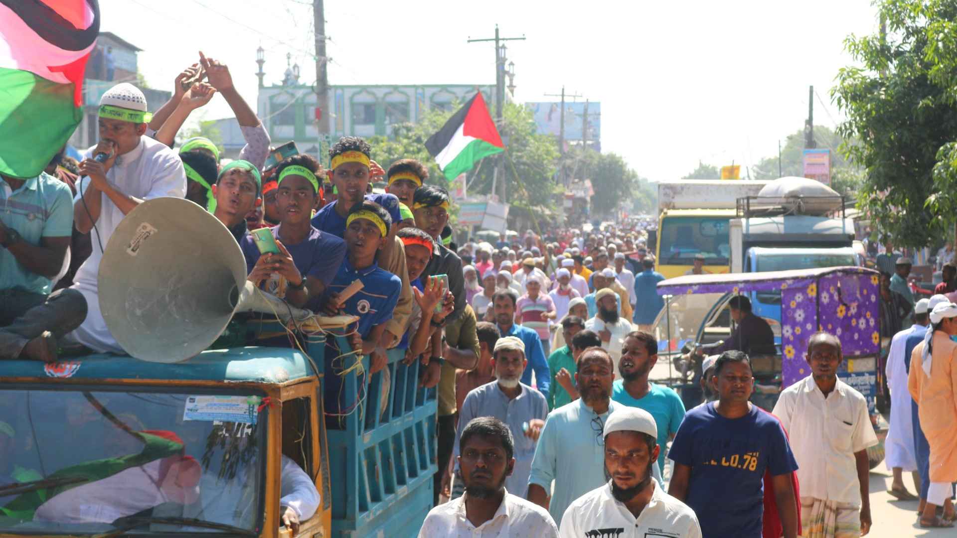 ঠাকুরগাঁওয়ে গাজায় নৃশংস হামলার প্রতিবাদে বিক্ষোভ