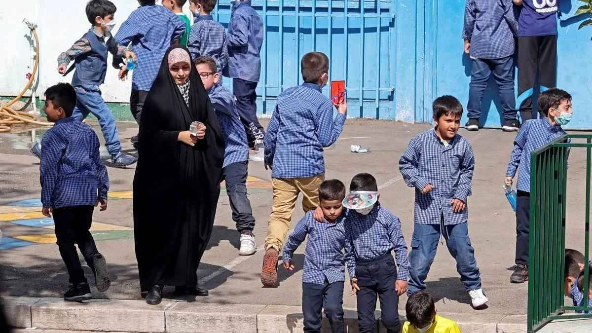 ইরানের প্রাথমিক বিদ্যালয়ে নিষিদ্ধ ইংরেজি-আরবি