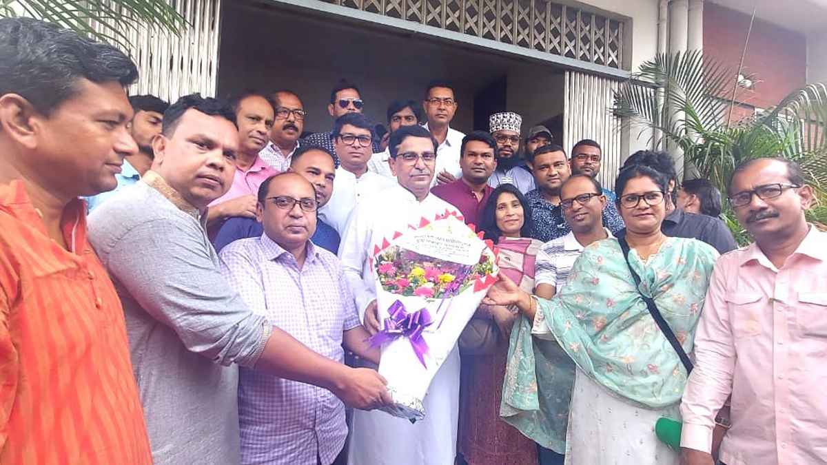 খালেদার চিকিৎসাকে রাজনৈতিক ইস্যু বানাতে ব্যস্ত বিএনপি: হানিফ