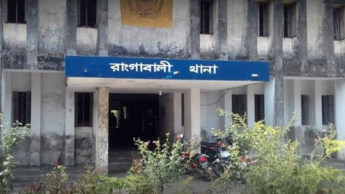 রাঙ্গাবালীতে বিএনপির সহযোগী সংগঠনের ৪ নেতা গ্রেফতার