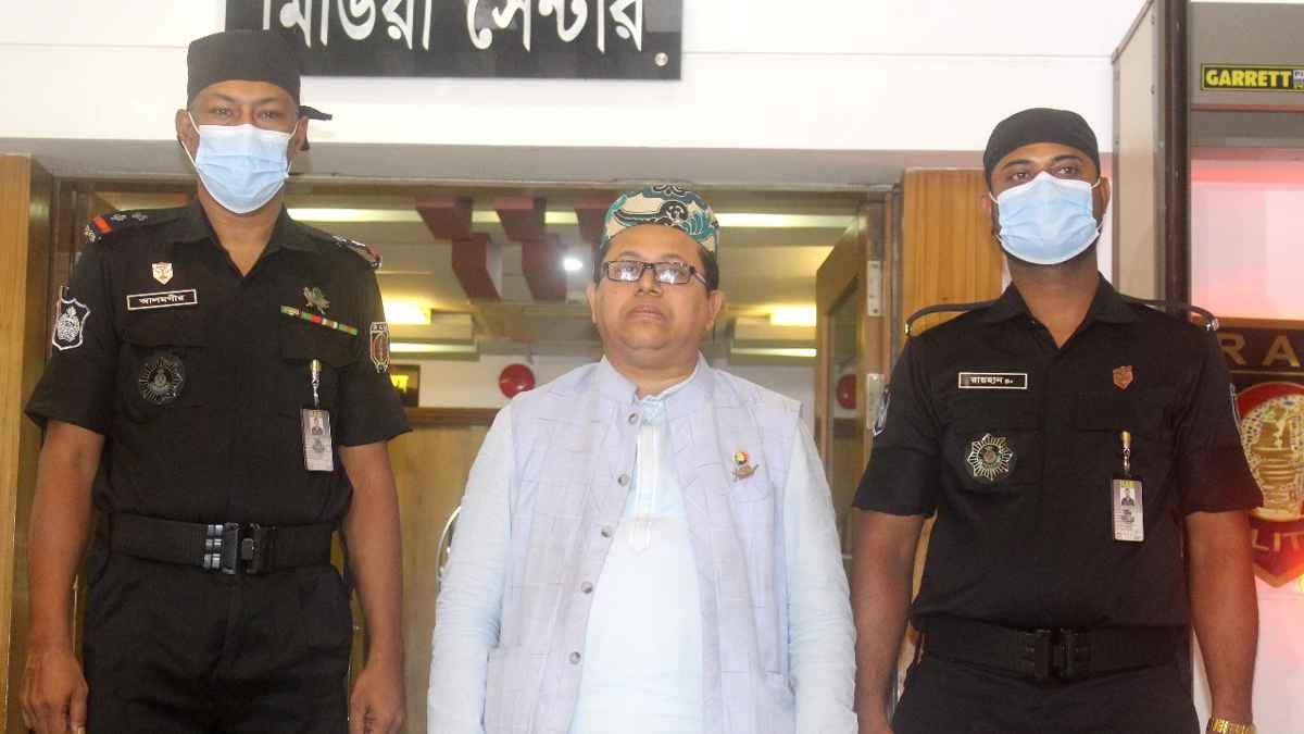 প্রতারণা টাকায় হানিফের গাড়ি-বাড়িসহ ২০ বিঘা সম্পত্তি! 