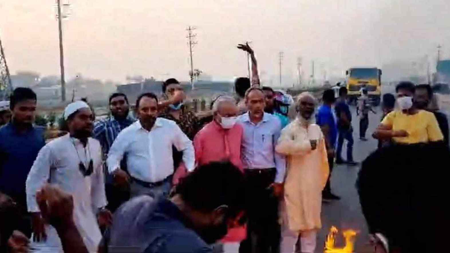 সাইনবোর্ড এলাকায় রিজভীর নেতৃত্বে সড়ক অবরোধ