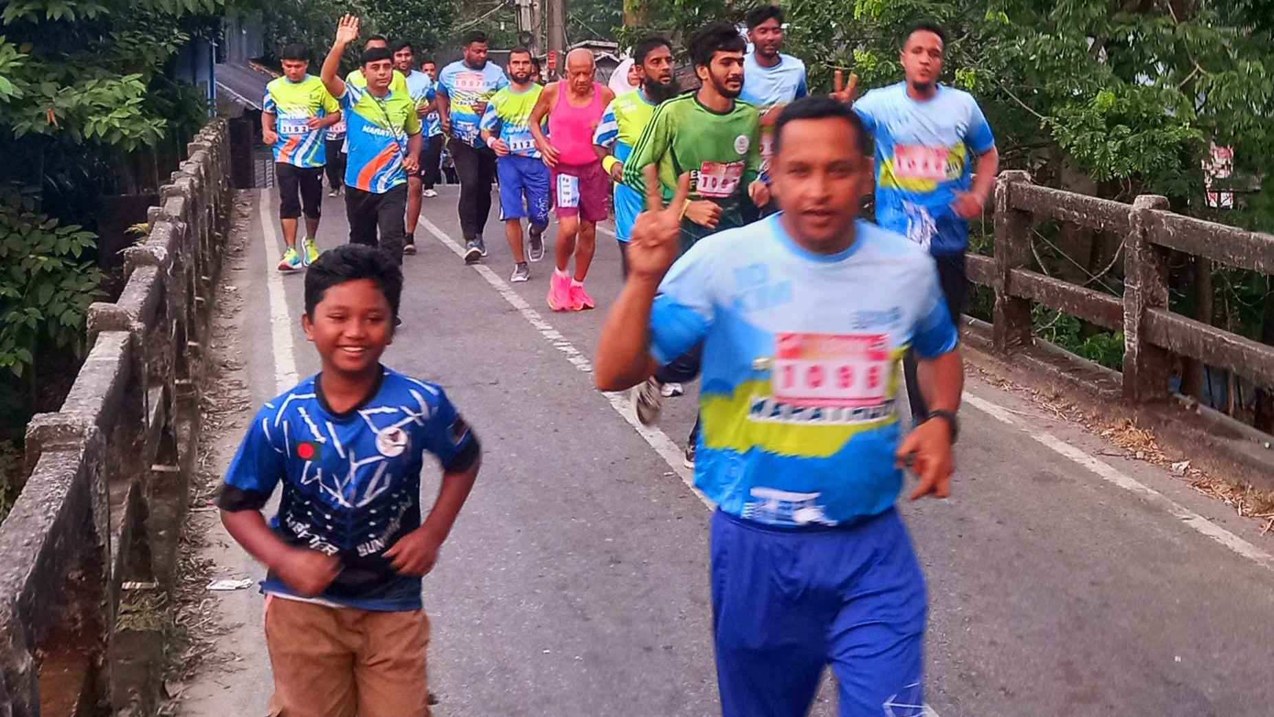 সুনামগঞ্জে সব বয়সীদের নিয়ে হাফ ম্যারাথন অনুষ্ঠিত