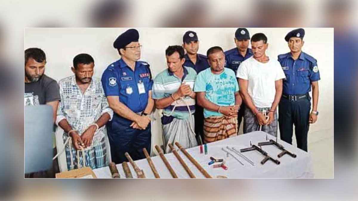 কানাবগীর চরে পুলিশের সঙ্গে গোলাগুলি, অস্ত্রসহ গ্রেফতার ৭