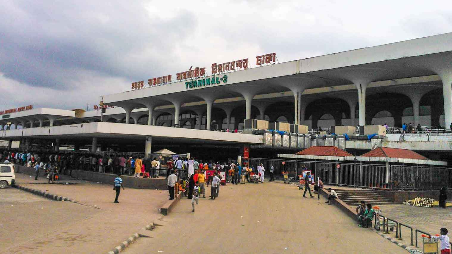 পাসপোর্ট-টিকিট ছাড়াই বিমানে শিশু: ১০ কর্মকর্তা প্রত্যাহার