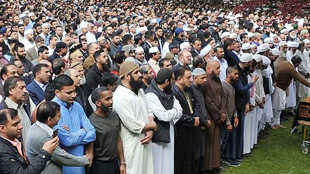 জানাজা পড়ানোর বেশি হকদার কে, মসজিদের ইমাম নাকি মৃতের ওলি?