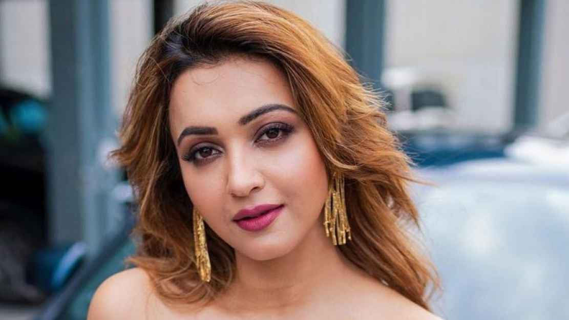 ফেমাস বলেই ট্রল হই: কৌশানী