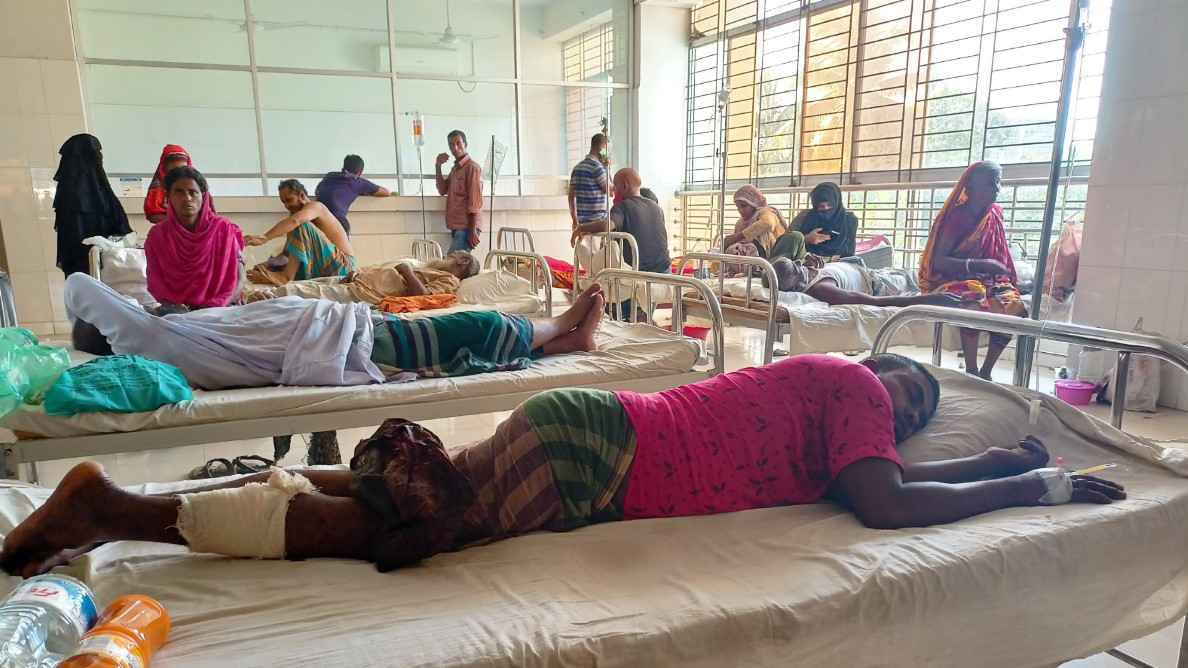 মাদারীপুরে দু’পক্ষের সংঘর্ষে আহত ১০, ককটেল বিস্ফোরণ